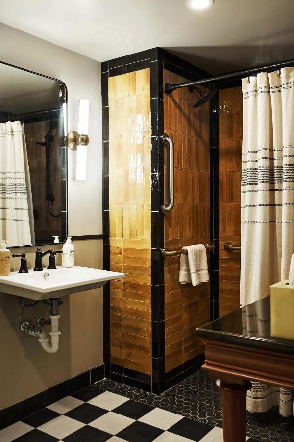 Berkshires Untold Hotel Ленъкс Екстериор снимка