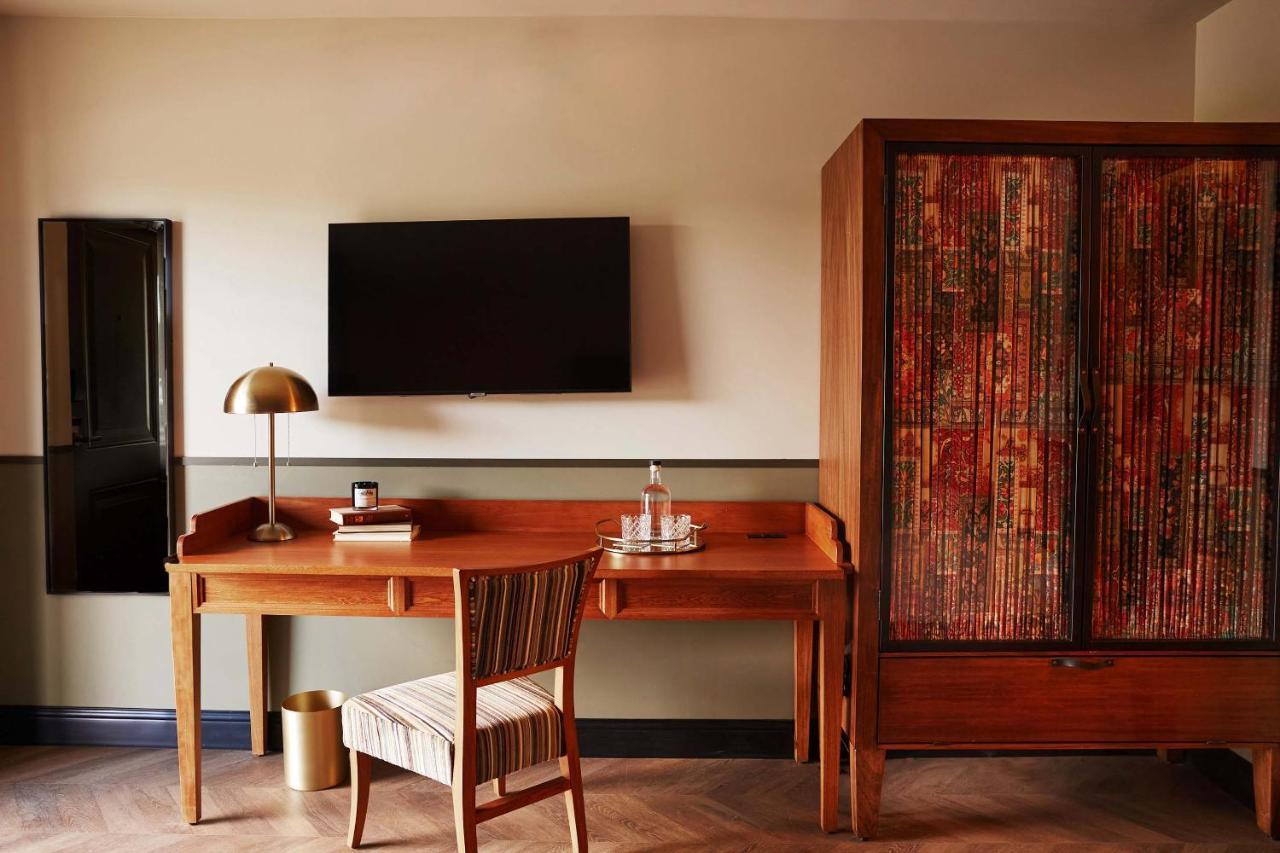 Berkshires Untold Hotel Ленъкс Екстериор снимка