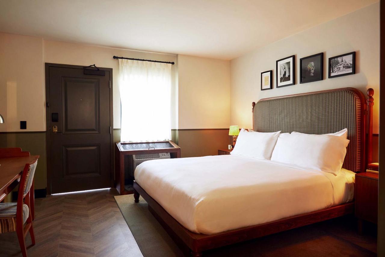 Berkshires Untold Hotel Ленъкс Екстериор снимка