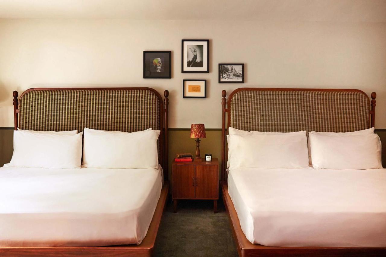 Berkshires Untold Hotel Ленъкс Екстериор снимка