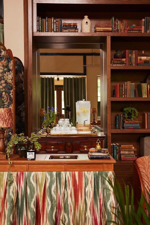 Berkshires Untold Hotel Ленъкс Екстериор снимка