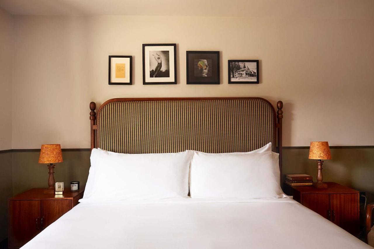 Berkshires Untold Hotel Ленъкс Екстериор снимка