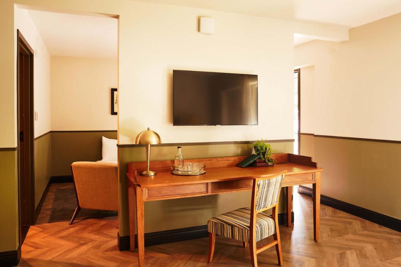 Berkshires Untold Hotel Ленъкс Екстериор снимка
