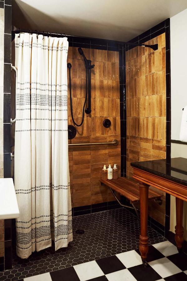 Berkshires Untold Hotel Ленъкс Екстериор снимка