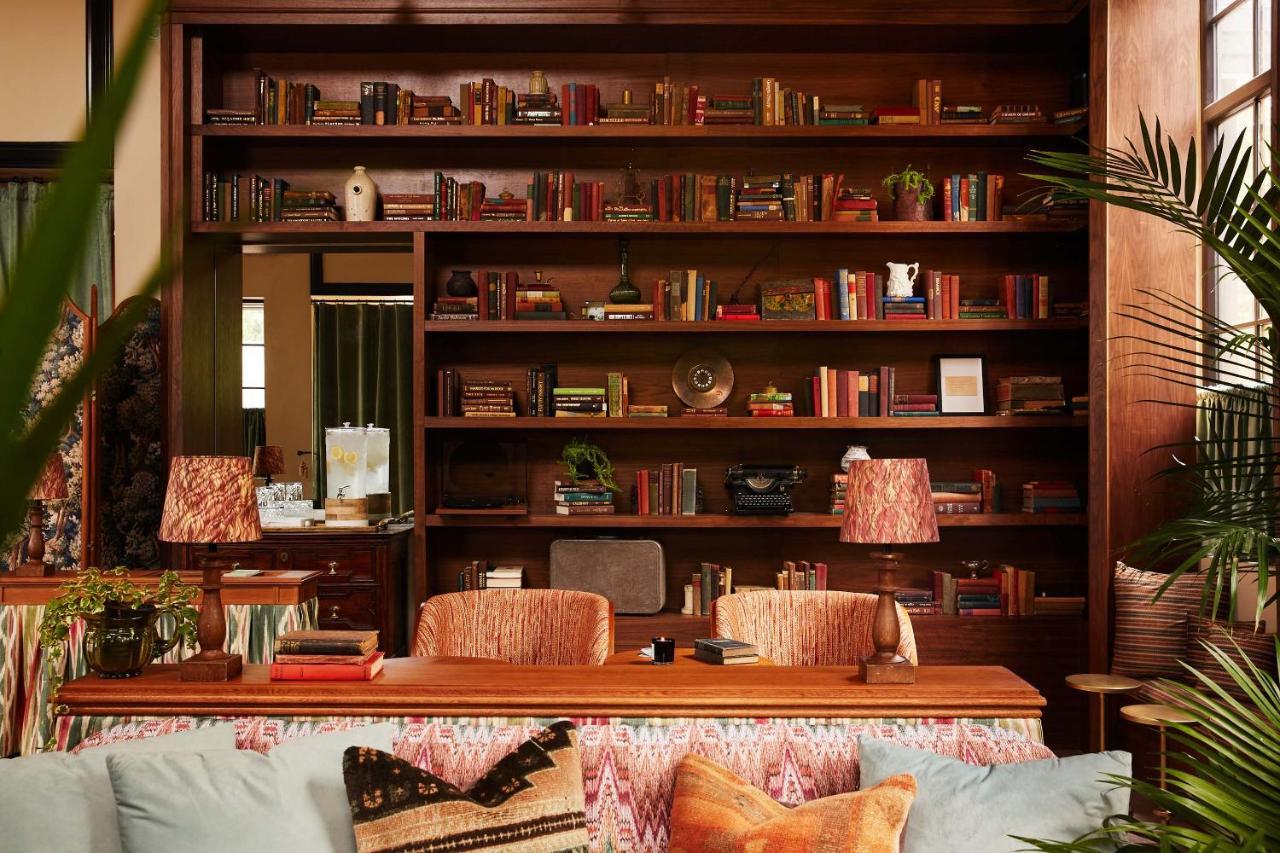 Berkshires Untold Hotel Ленъкс Екстериор снимка