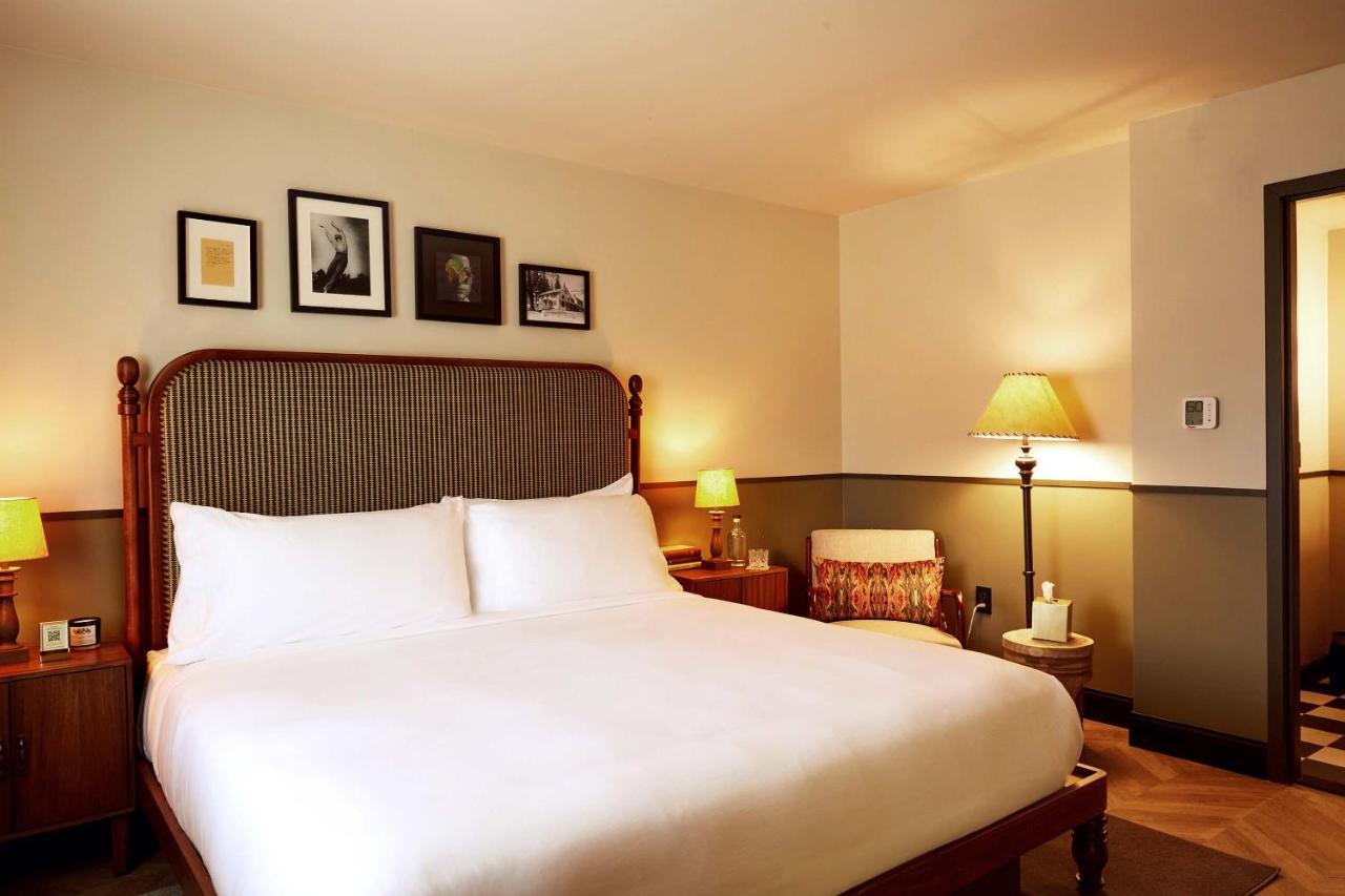 Berkshires Untold Hotel Ленъкс Екстериор снимка