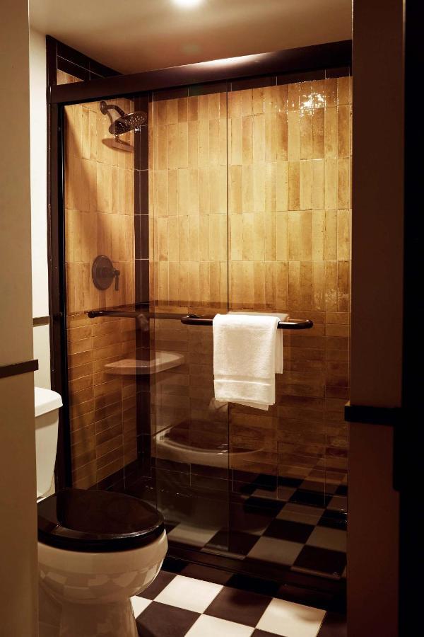 Berkshires Untold Hotel Ленъкс Екстериор снимка