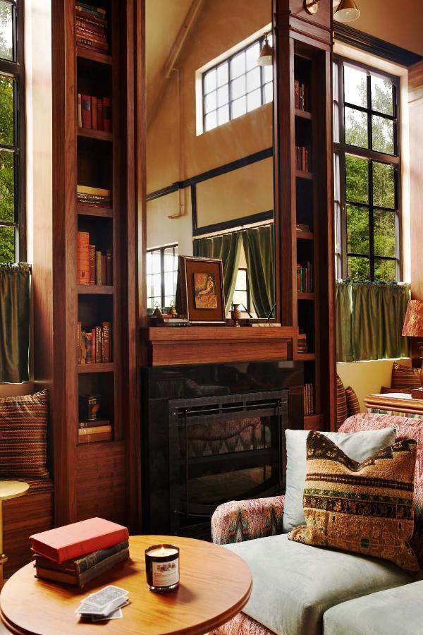Berkshires Untold Hotel Ленъкс Екстериор снимка
