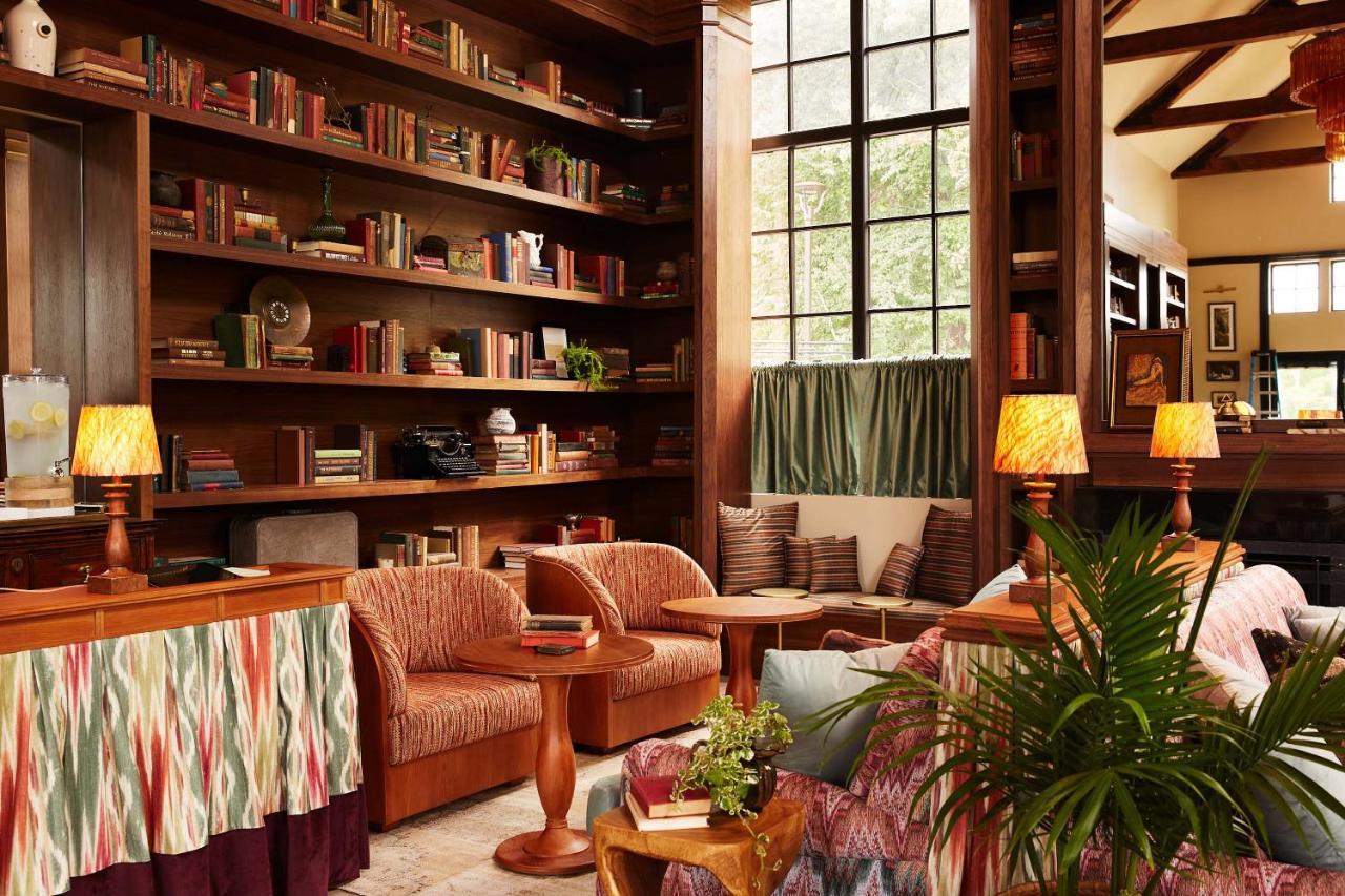 Berkshires Untold Hotel Ленъкс Екстериор снимка